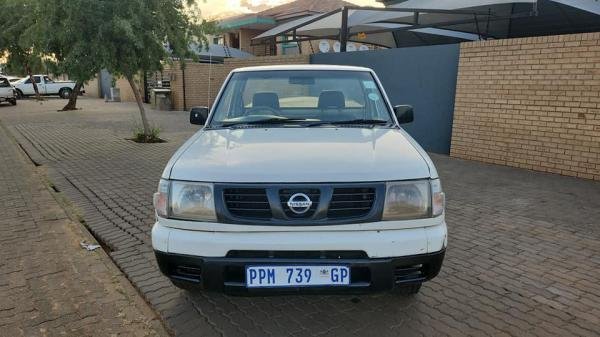 R835 Per Month : 2003 Nissan Hardbody